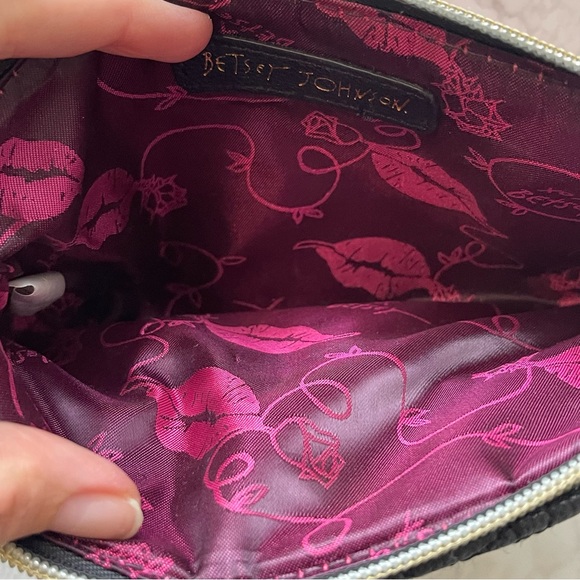 BETSEY JOHNSON red & black purse with quilted bows and built in wallet - Picture 6 of 15